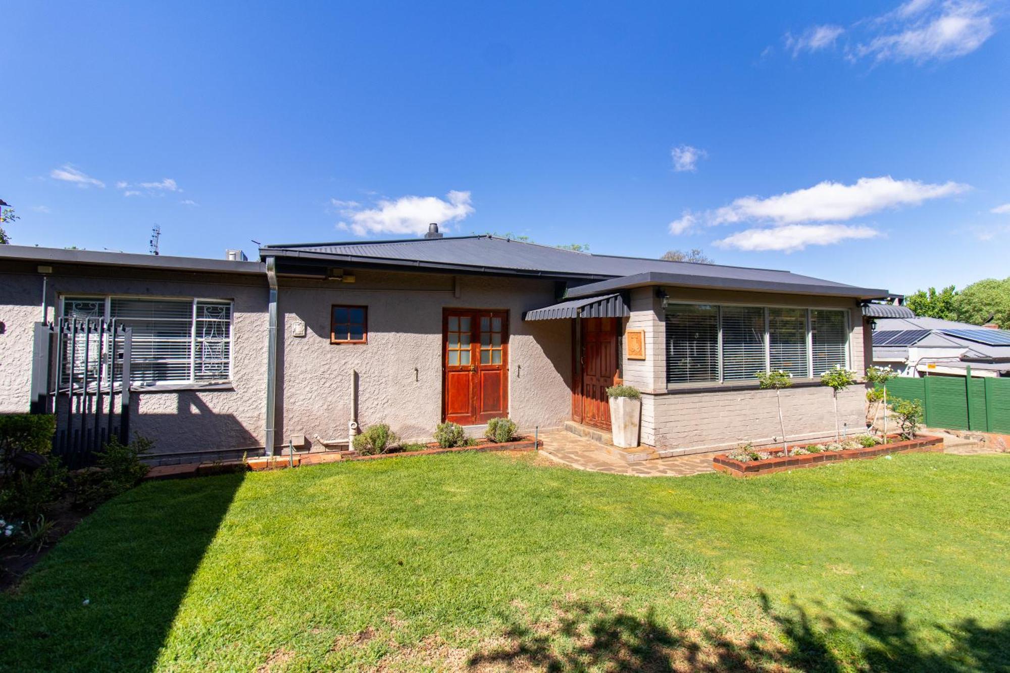 Glenmore Guesthouse Bloemfontein Bagian luar foto